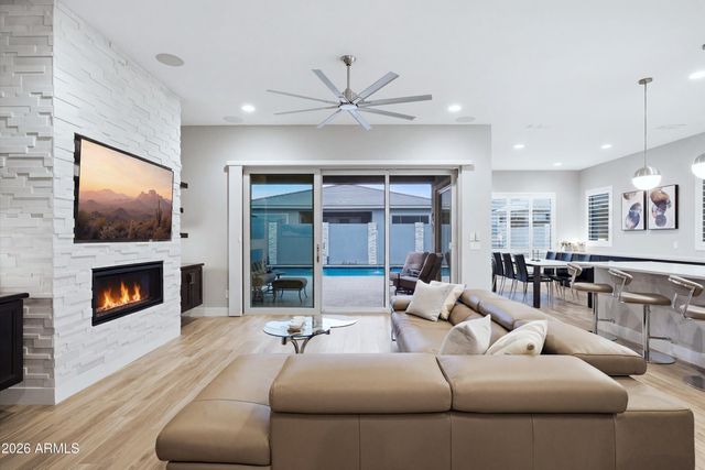 2828 E DONALD Drive, Phoenix, AZ 85050