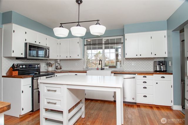 6084 Olson Road, Ferndale, WA 98248