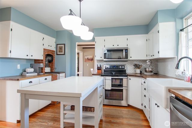 6084 Olson Road, Ferndale, WA 98248