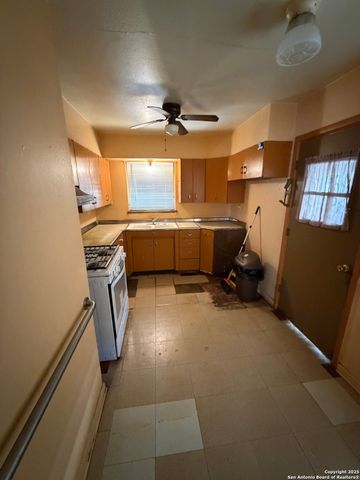 1718 kendalia, San Antonio, TX 78224