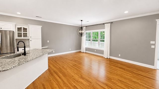 330 Fire Lake Dr, Manchester, TN 37355