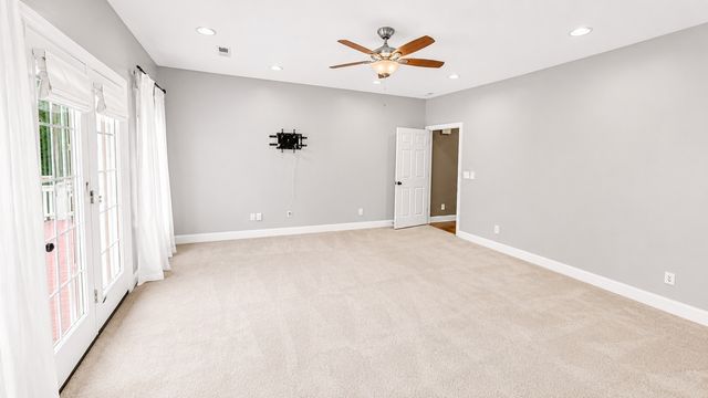 330 Fire Lake Dr, Manchester, TN 37355