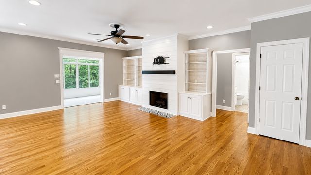 330 Fire Lake Dr, Manchester, TN 37355