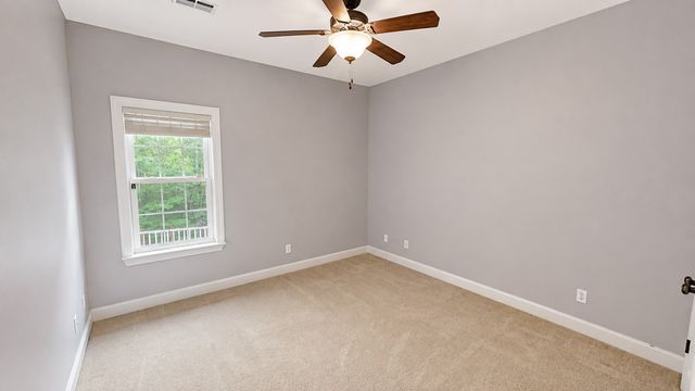 330 Fire Lake Dr, Manchester, TN 37355