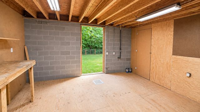 330 Fire Lake Dr, Manchester, TN 37355