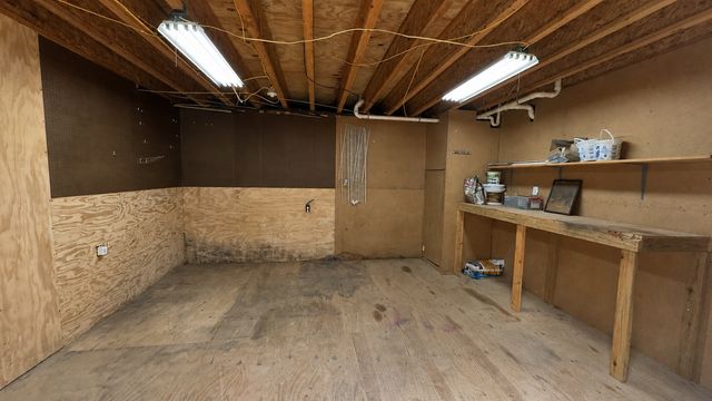 330 Fire Lake Dr, Manchester, TN 37355