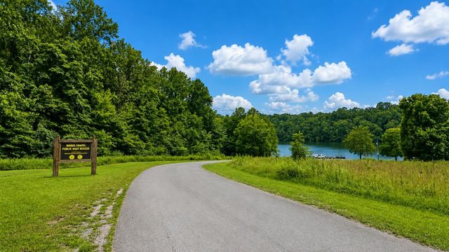 330 Fire Lake Dr, Manchester, TN 37355