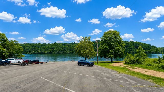 330 Fire Lake Dr, Manchester, TN 37355