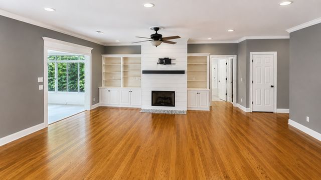 330 Fire Lake Dr, Manchester, TN 37355