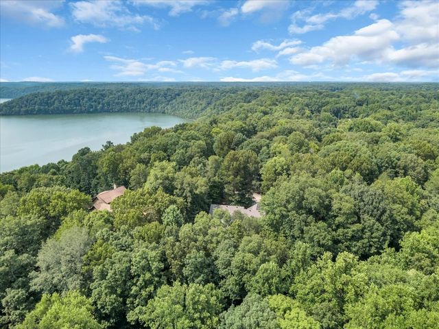 330 Fire Lake Dr, Manchester, TN 37355