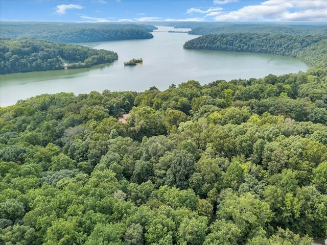 330 Fire Lake Dr, Manchester, TN 37355