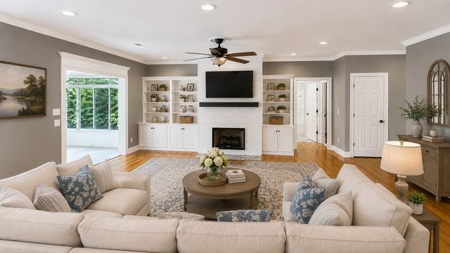 330 Fire Lake Dr, Manchester, TN 37355