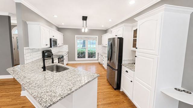 330 Fire Lake Dr, Manchester, TN 37355