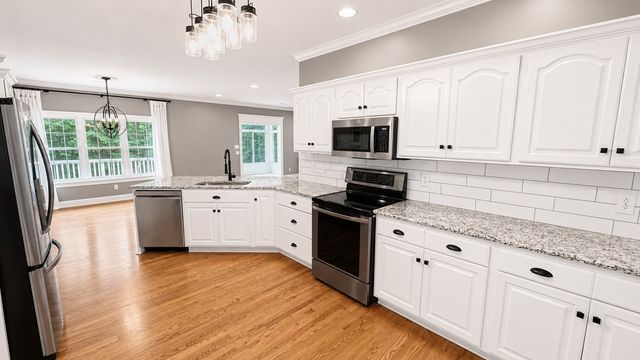 330 Fire Lake Dr, Manchester, TN 37355