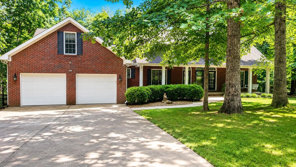330 Fire Lake Dr, Manchester, TN 37355