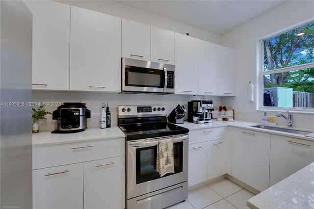 12453 NW 23rd Ct, Miami, FL 33167