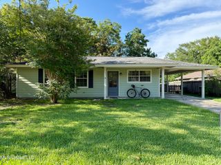 137 Hickory Drive, Ocean Springs, MS 39564