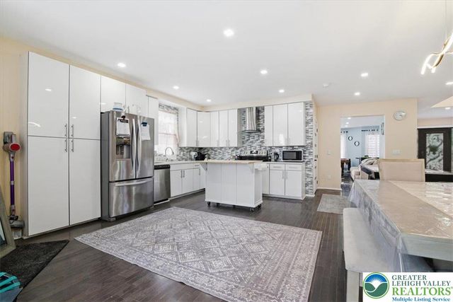 7814 Lake Shore Drive, Coolbaugh Twp, PA 18347