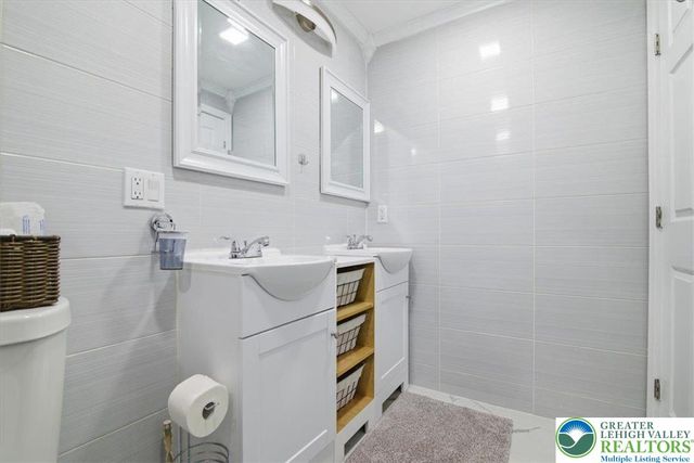 7814 Lake Shore Drive, Coolbaugh Twp, PA 18347