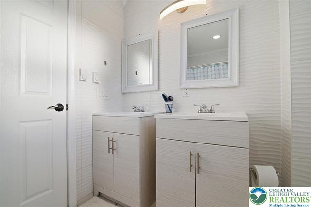 7814 Lake Shore Drive, Coolbaugh Twp, PA 18347