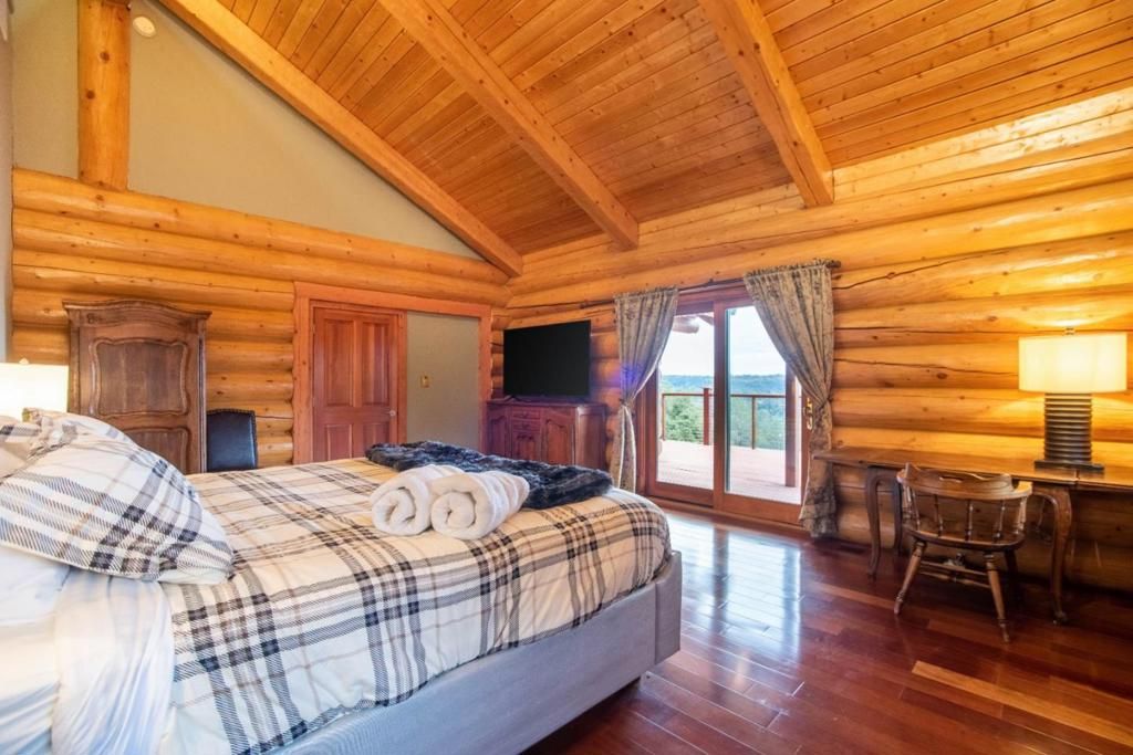 Image 15 of property listing at 19860 Camino Del Aparicio, Fiddletown, CA 95629