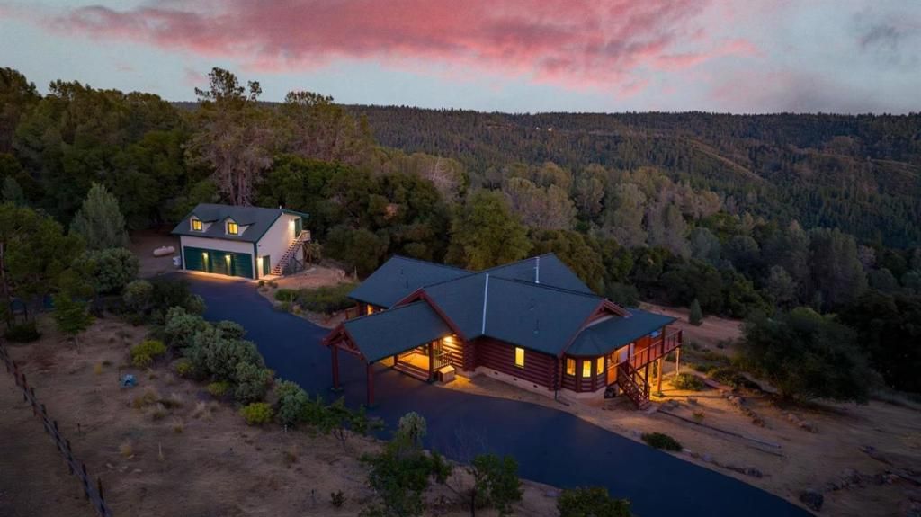 Image 6 of property listing at 19860 Camino Del Aparicio, Fiddletown, CA 95629