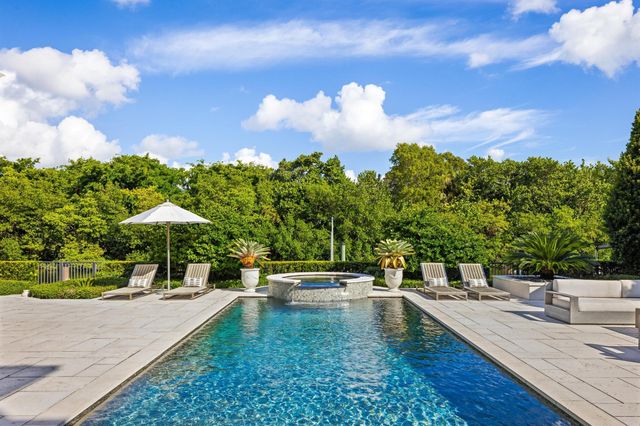 853 Harbour Isle Place, North Palm Beach, FL 33410