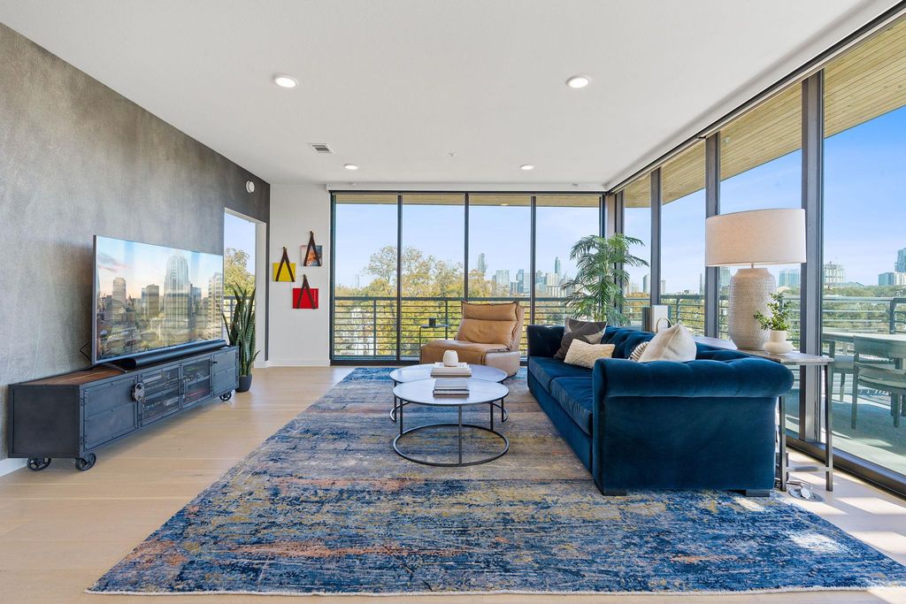 1600 S 1st ST 402, Austin, TX 78704