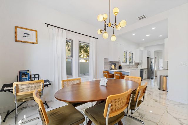 423 Avenida Alegre, West Palm Beach, FL 33405