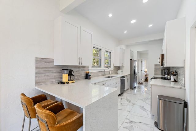 423 Avenida Alegre, West Palm Beach, FL 33405