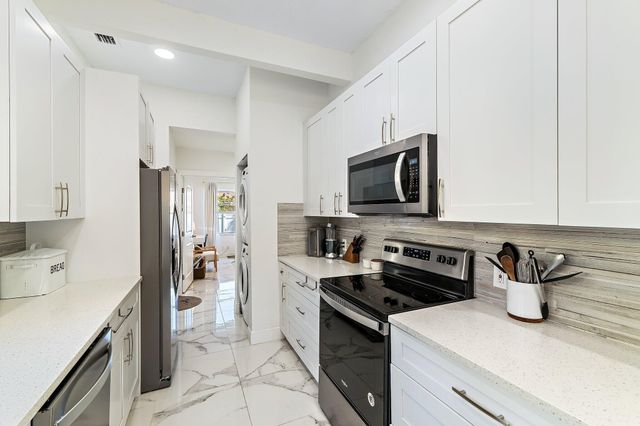 423 Avenida Alegre, West Palm Beach, FL 33405