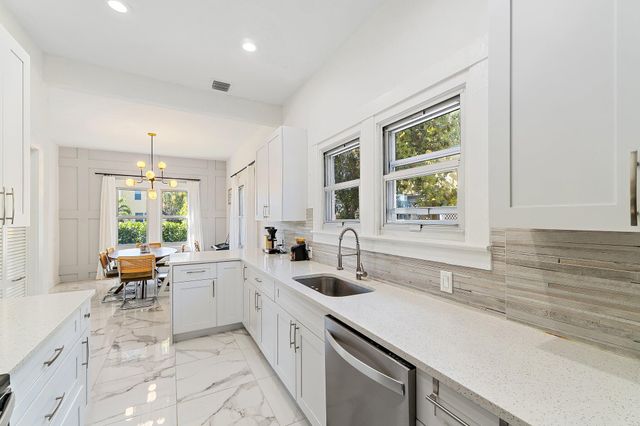 423 Avenida Alegre, West Palm Beach, FL 33405