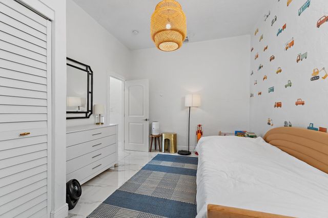 423 Avenida Alegre, West Palm Beach, FL 33405