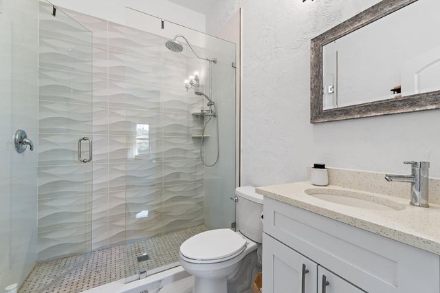 423 Avenida Alegre, West Palm Beach, FL 33405