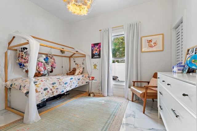 423 Avenida Alegre, West Palm Beach, FL 33405