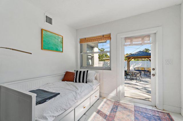 423 Avenida Alegre, West Palm Beach, FL 33405