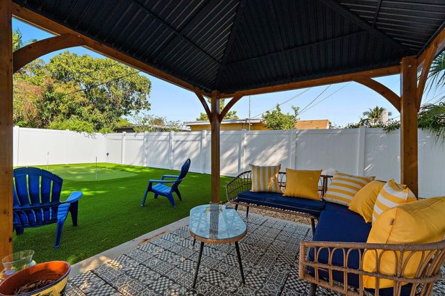 423 Avenida Alegre, West Palm Beach, FL 33405