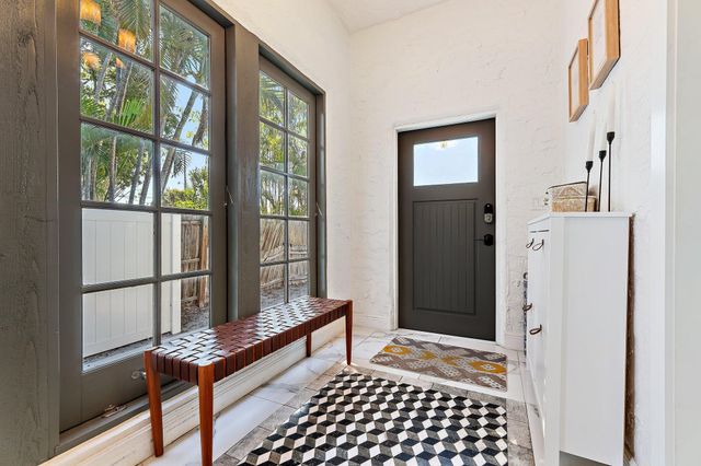 423 Avenida Alegre, West Palm Beach, FL 33405