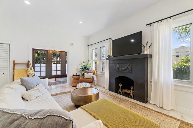 423 Avenida Alegre, West Palm Beach, FL 33405