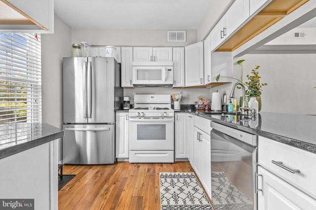 1005A HARWOOD CT, Mount Laurel, NJ 08054