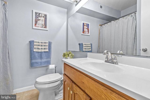 1005A HARWOOD CT, Mount Laurel, NJ 08054