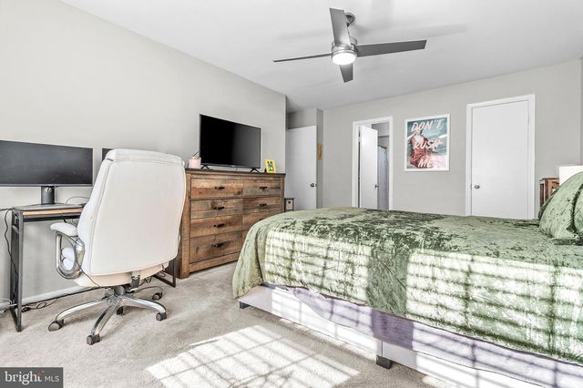 1005A HARWOOD CT, Mount Laurel, NJ 08054