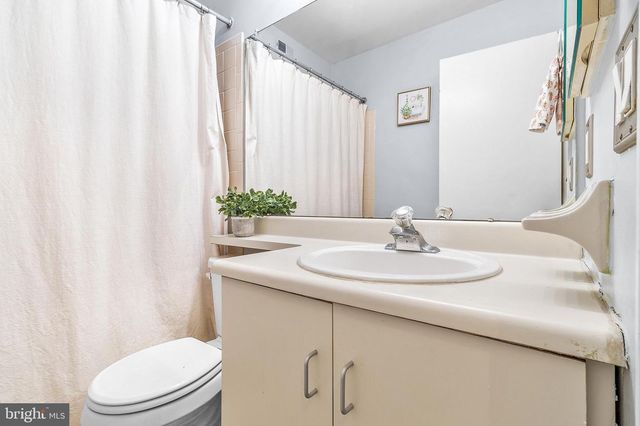 1005A HARWOOD CT, Mount Laurel, NJ 08054