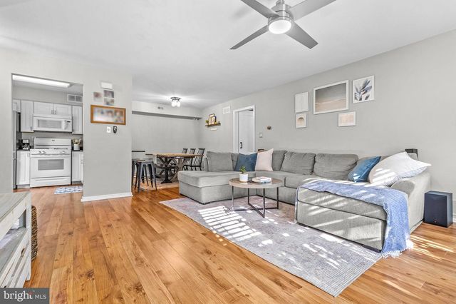 1005A HARWOOD CT, Mount Laurel, NJ 08054