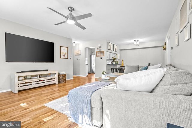 1005A HARWOOD CT, Mount Laurel, NJ 08054