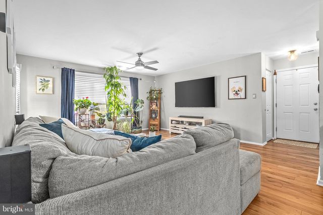 1005A HARWOOD CT, Mount Laurel, NJ 08054