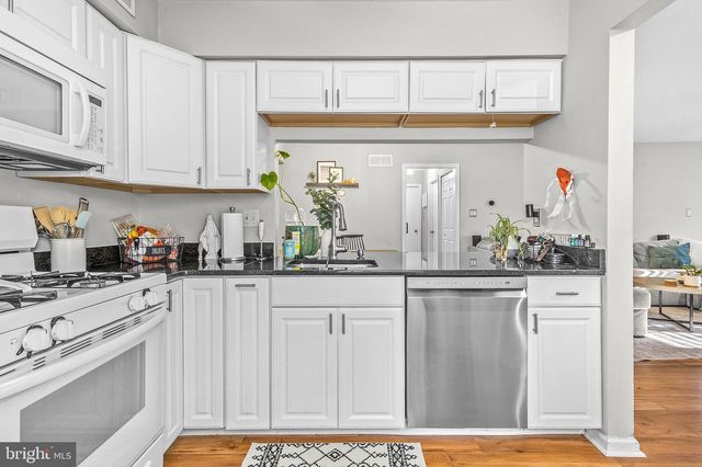 1005A HARWOOD CT, Mount Laurel, NJ 08054