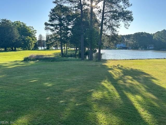 558 Seaford LN, Mathews, VA 23109