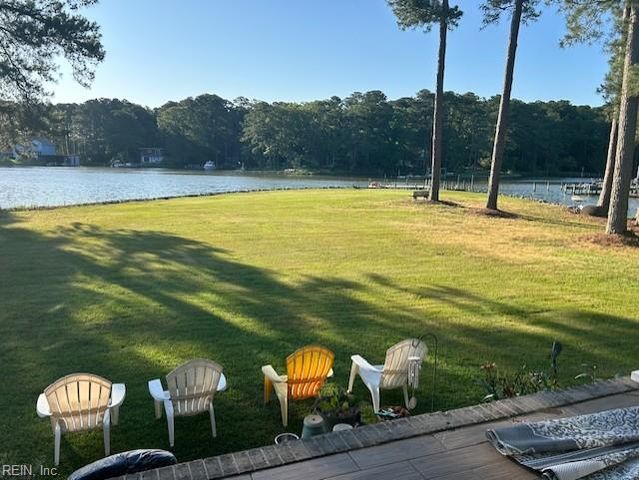 558 Seaford LN, Mathews, VA 23109