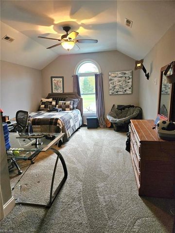 558 Seaford LN, Mathews, VA 23109
